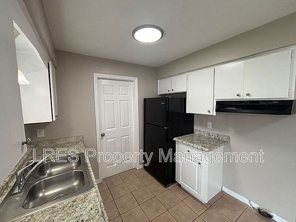 5th image of 2435 Chase Ave #B