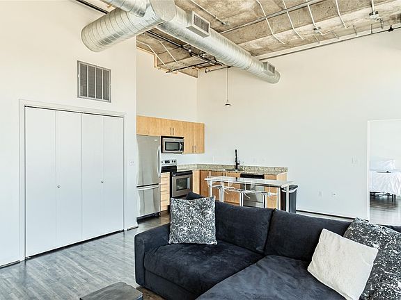 3rd image of 1001 Belleview St #1002