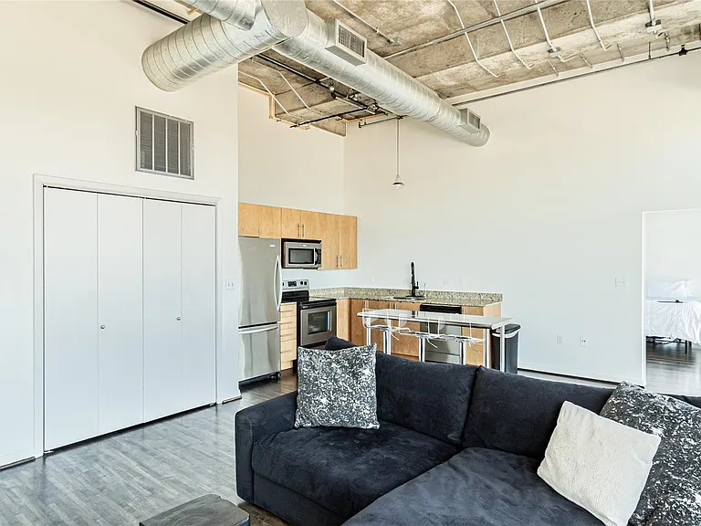 1001 Belleview St #1002 — Photo 3