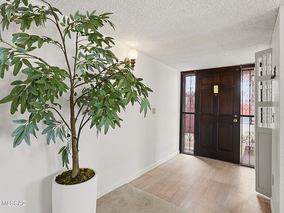 5th image of 2821 E Weymouth Cir