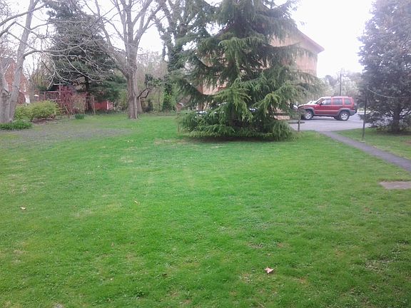 2nd image of 404 N George St #A