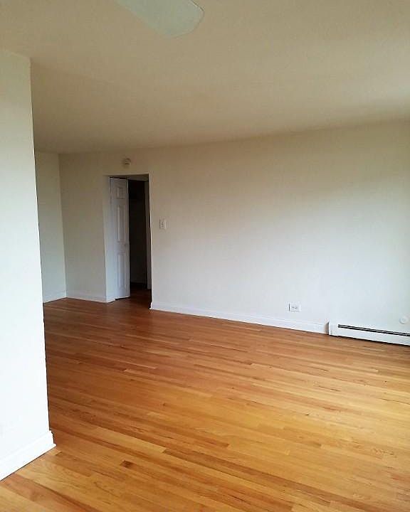1st image of 3710 N Pine Grove Ave #1521