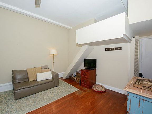 4th image of 140 W 69th St APT 35A