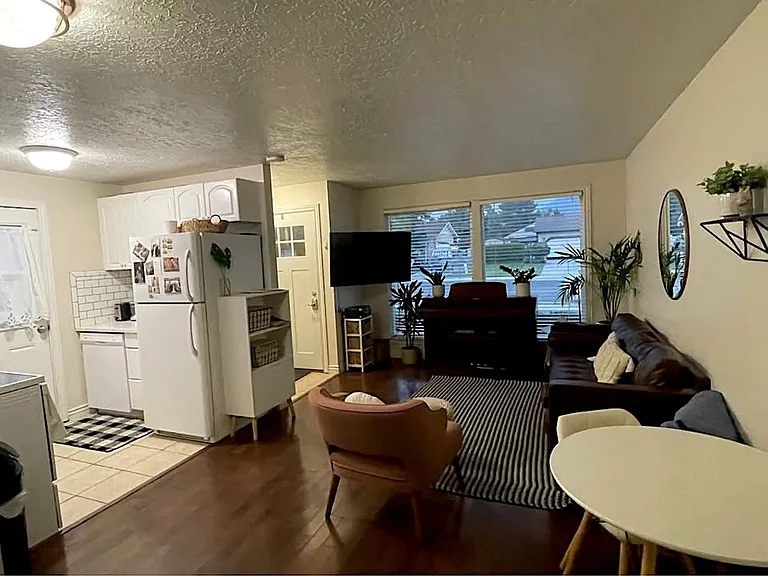 805 W 2100 N — Photo 3
