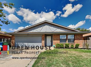 2207 Versailles Dr, Carrollton, TX 75007