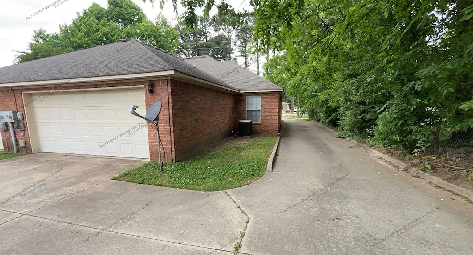 3 bed, 2.0 bath, 1426 sqft, $1,350 — Photo 4