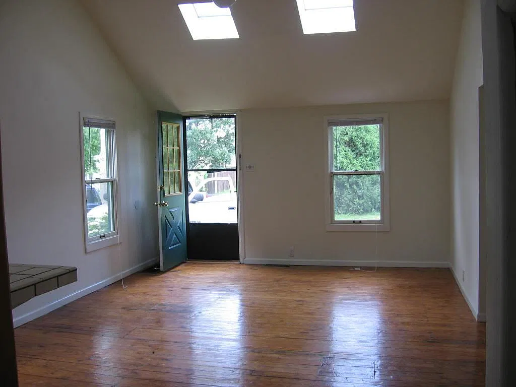 2 bed, 900 sqft, $1,950 — Photo 2