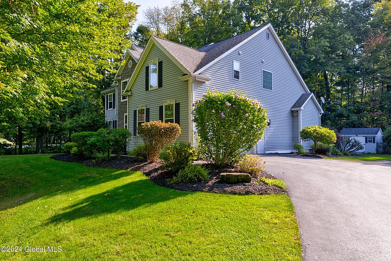 4th image of 972 Mac Arthur Drive