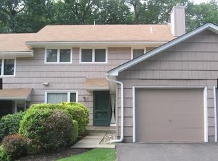 89 Hopkins Ct, Mahwah, NJ 07430