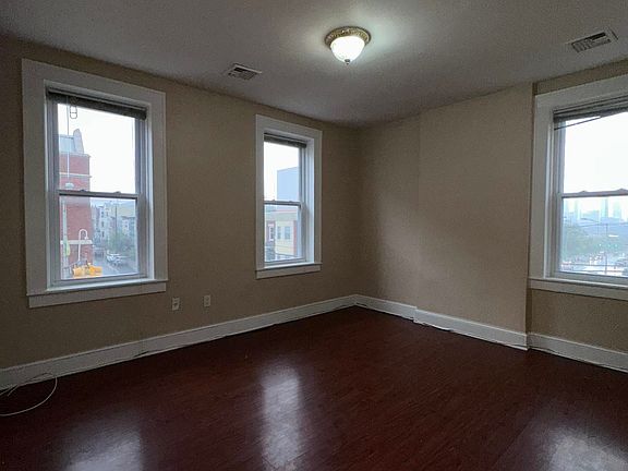 2nd image of 665 Montgomery St #2