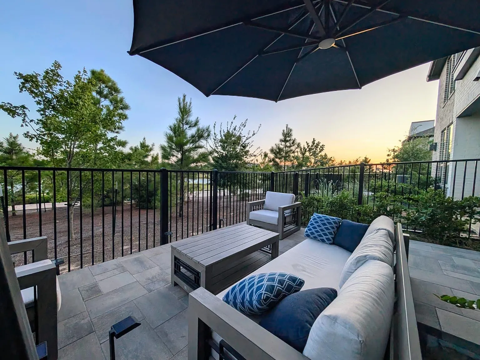 3 bed, 2.5 bath, 2149 sqft, $4,000 — Photo 3