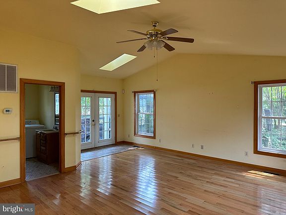 4th image of 106 Forbes St
