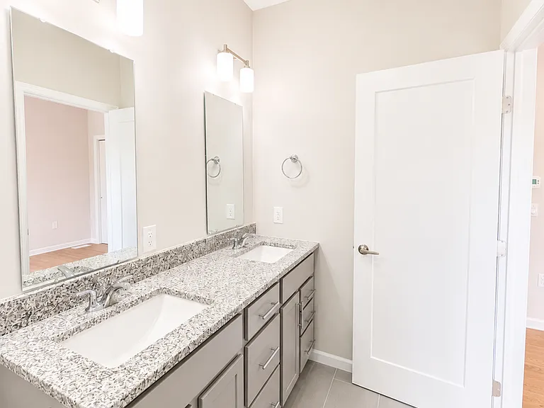 3 Lee Garden Ln #102 — Photo 15