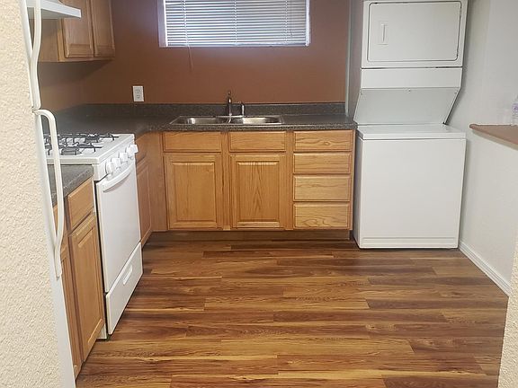 5th image of 915 Edith Blvd SE Unit C