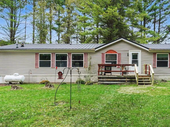 936 N Coleman Rd, Shepherd, MI 48883