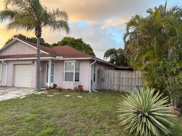 5724 Boynton Cres, Boynton Beach, FL 33437