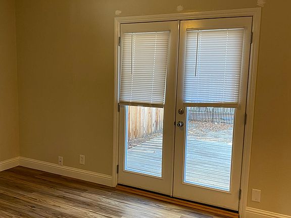 4th image of 955 Castlewood Dr APT 2