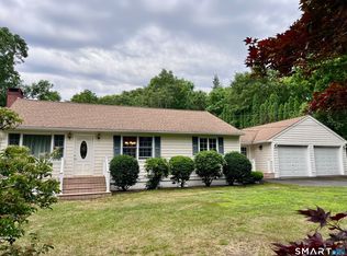 186 Reutemann Rd, North Stonington, CT 06359