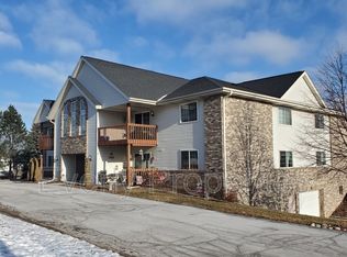 652 Westfield Way #4, Pewaukee, WI 53072