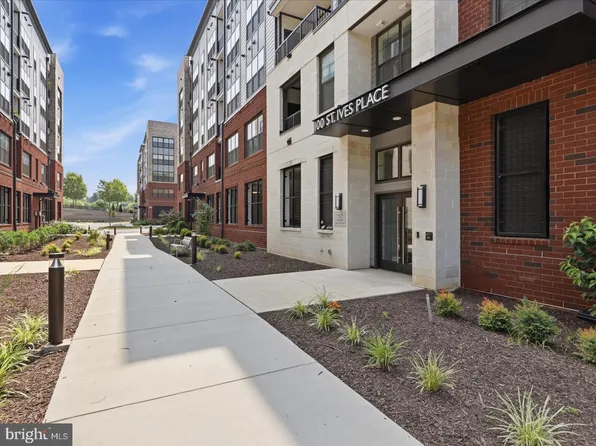 100 Saint Ives Pl APT 403, Oxon Hill, MD 20745