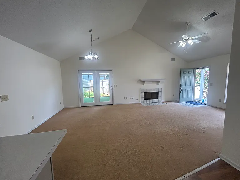 2445 Meadowlark Ln — Photo 4