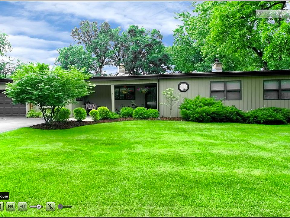 1st image of 7 Woodridge Dr