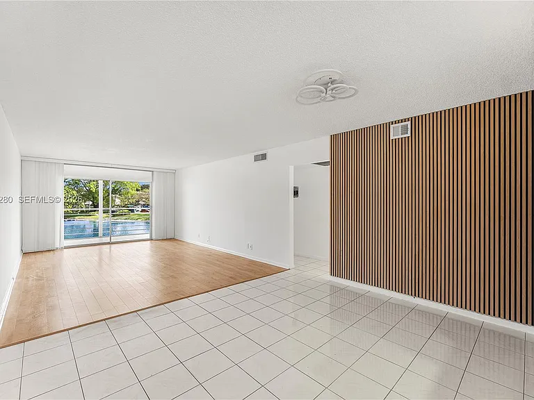 4301 Martinique Cir #H2 — Photo 19