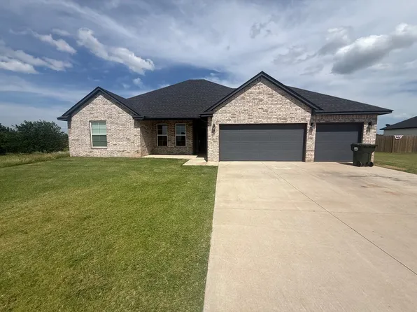 9544 Monterey Dr, Edmond, OK 73025