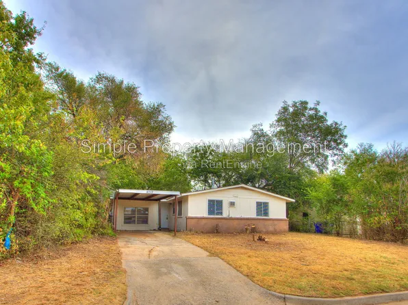 4012 Parkwoods Ln, Midwest City, OK 73110
