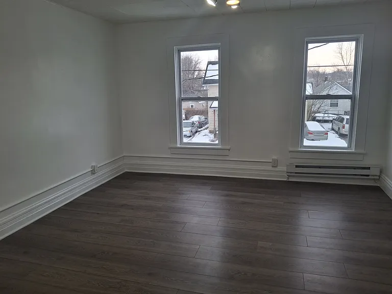 28 1/2 Western Ave — Photo 7