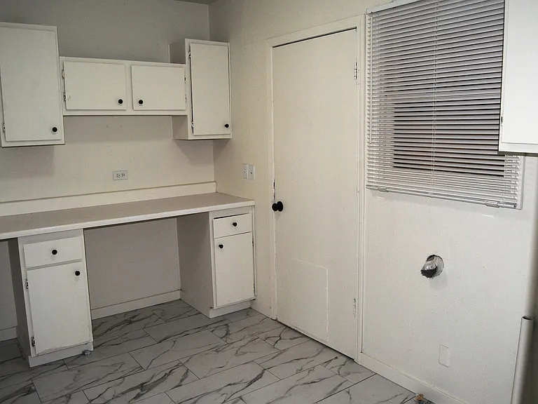 408 Oildale Dr — Photo 8