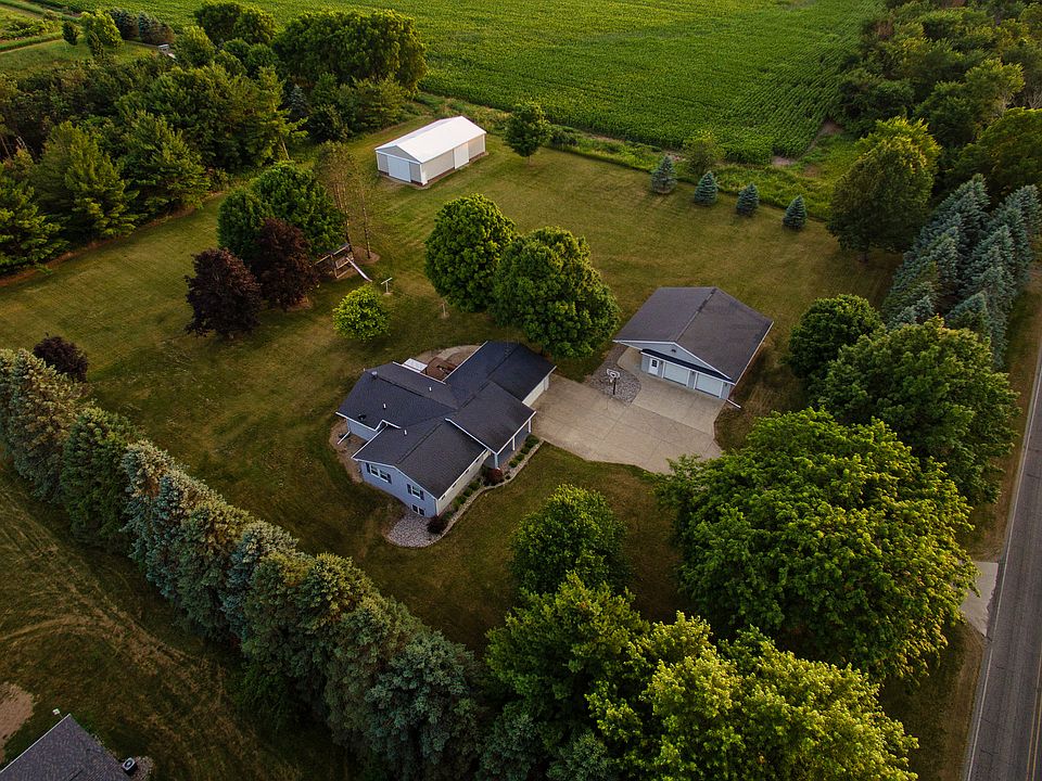 Huge yard, home, 2 buildings