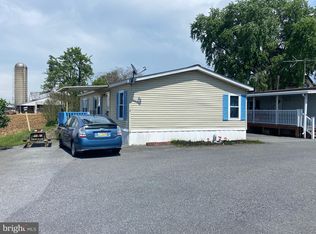 5 Green Acres Ln, New Holland, PA 17557