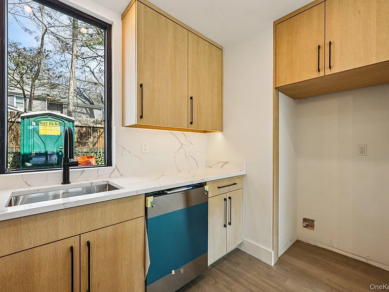 325 Manville #102 — Photo 13