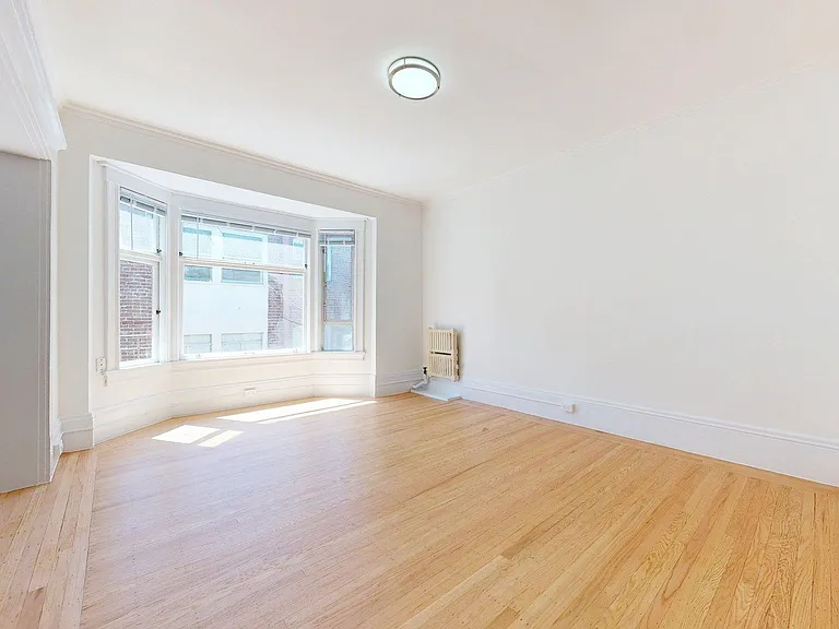 1060 Bush Street — Photo 10