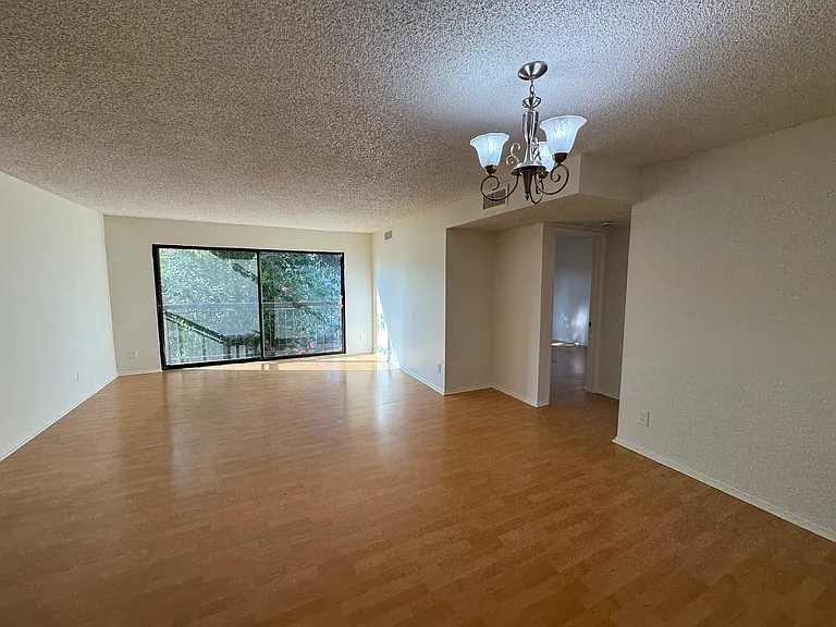 814 E Windsor Rd #106 — Photo 1
