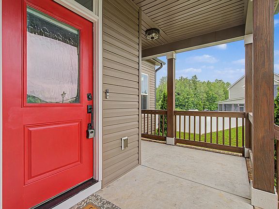 2nd image of 15 Eagle Chase Dr