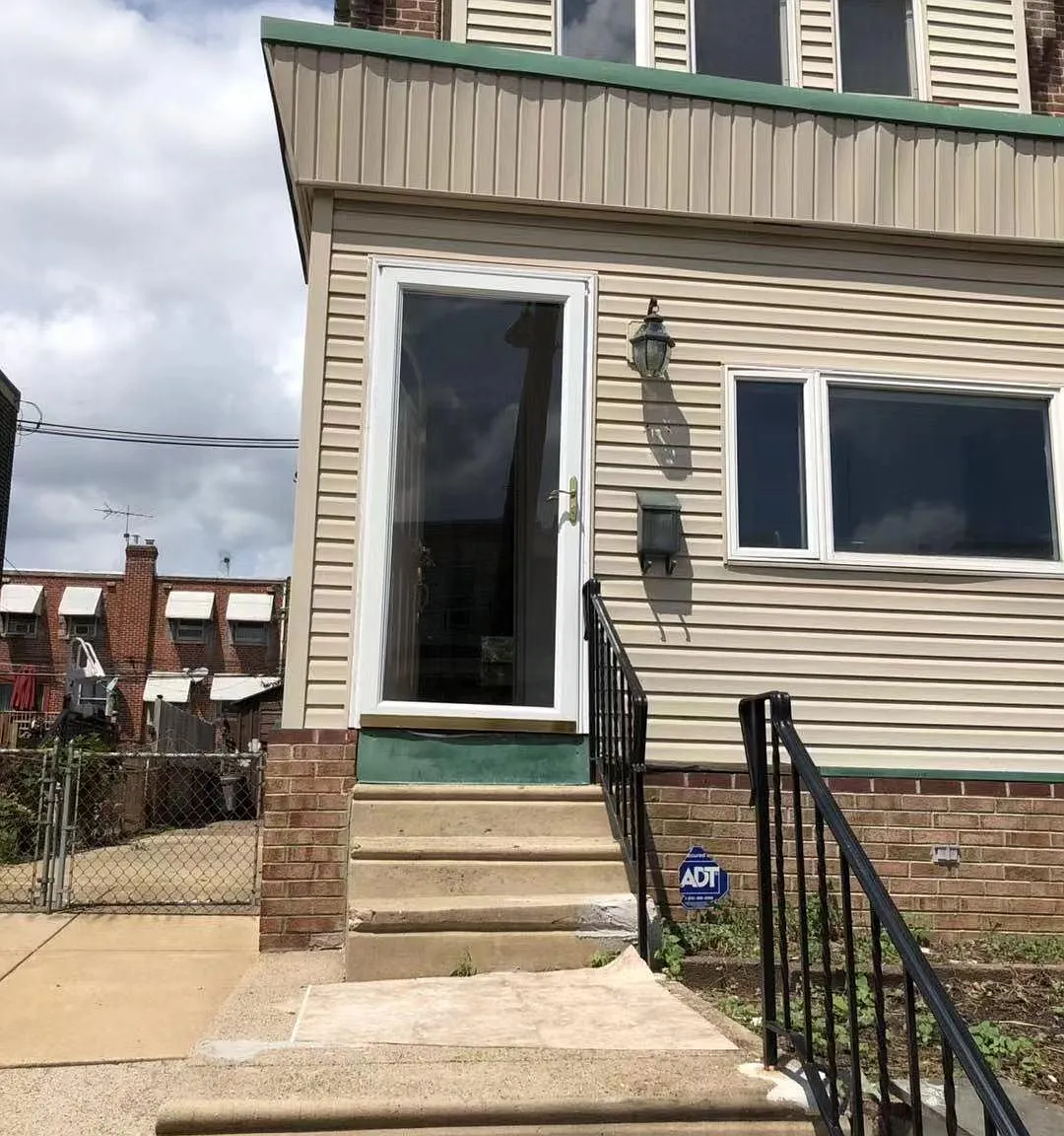 3 bed, 1280 sqft, $1,550 — Photo 1