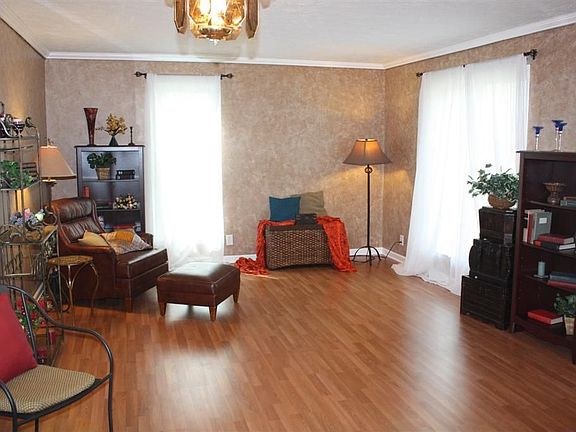 Sunny and Bright Living Room with Faux Painted Walls and Crown Molding! 