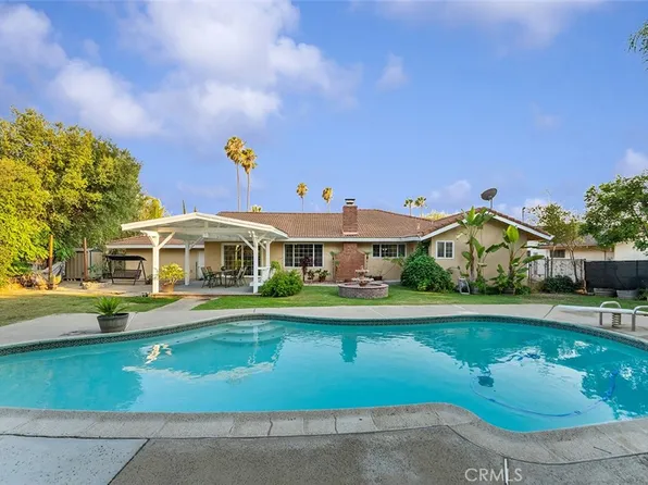 1073 E Knollcrest Dr, Covina, CA 91724