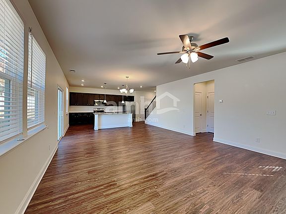 5th image of 606 Lake Vista Ct