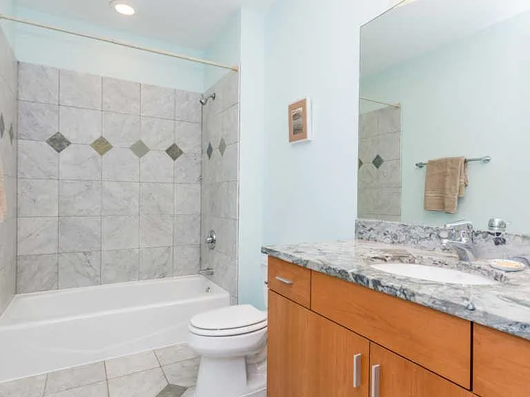 4113 N Southport Ave — Photo 24
