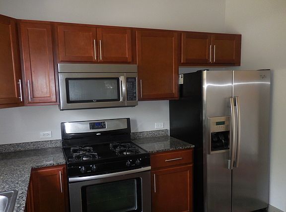 5th image of 956 Golf Ct