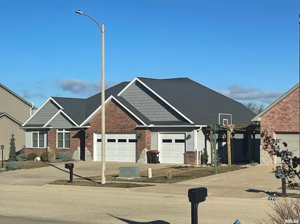 1243 Weatherspoon Dr, Morton, IL 61550
