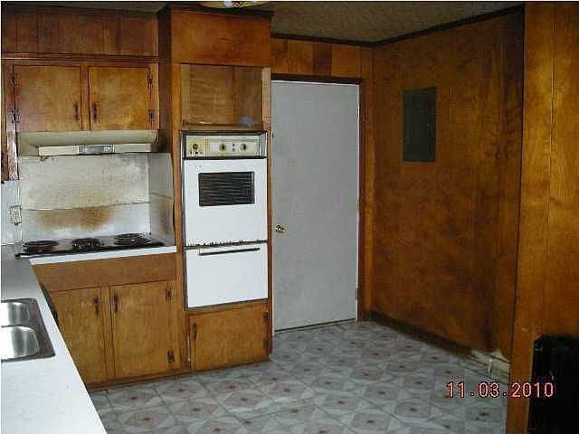 2nd image of 3934 Rainey Rd