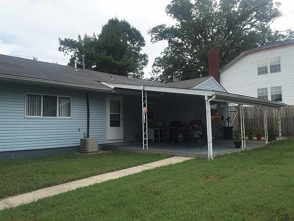 2nd image of 934 Hickory St