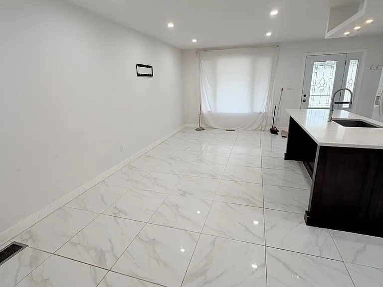 245 Heritage Dr — Photo 8