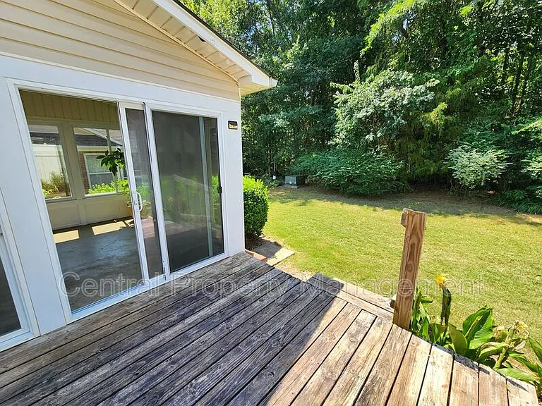 303 Rexford Dr — Photo 28