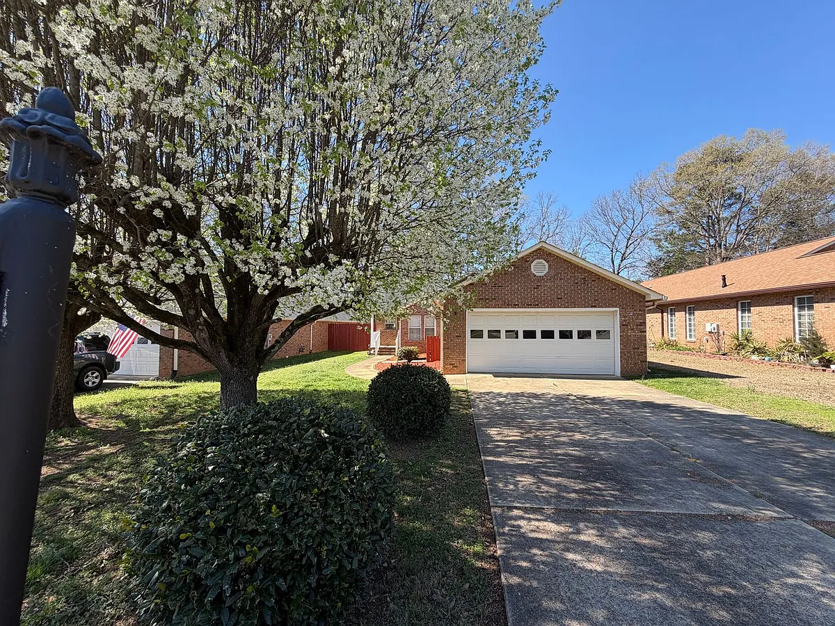Building Photo - 1843 Charter Dr