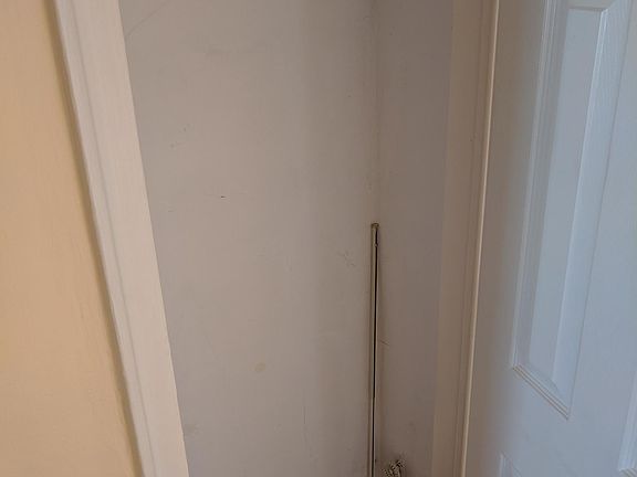2nd image of 108 Woodside Grn APT 3
